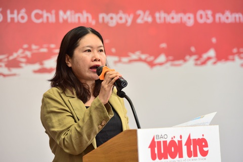Trao giải 'Khoảnh khắc Tết của tôi': Nhiều hoạt động khám phá độc đáo, truyền cảm hứng- Ảnh 6. Nhà báo Trương Bảo Châu - phó tổng thư ký tòa soạn báo Tuổi Trẻ - đánh giá các bài dự thi thỏa mãn nhiều tiêu chí khám phá, văn phong tốt, truyền cảm hứng tích cực