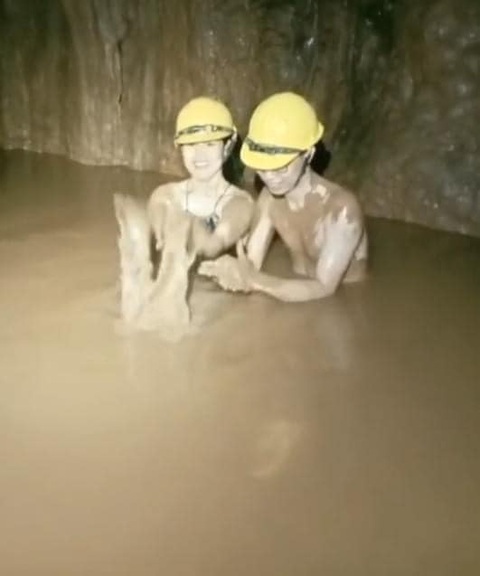 Dân mạng cười bò với trào lưu 'nhờ bạn quay clip'- Ảnh 1. Dân mạng cười bò với trào lưu 'nhờ bạn quay clip'- Ảnh 1.