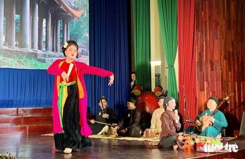 Một cảnh trong trích đoạn chèo Quân Âm Thị Kính - Ảnh: HOÀI PHƯƠNG Một cảnh trong trích đoạn chèo Quan Âm Thị Kính - Ảnh: HOÀI PHƯƠNG