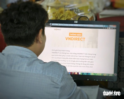 HOSE ngắt kết nối giao dịch với VNDirect- Ảnh 1. Đến 16h15 chiều 25-3, website của VNDirect vẫn treo thông báo "Hệ thống VNDirect hiện đang trong quá trình khắc phục và kết nối trở lại" - Ảnh: NGỌC HIỂN