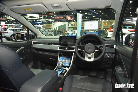 Chi tiết Mitsubishi Xpander HEV có thể về Việt Nam, tiếp tục thống trị doanh số MPV phổ thông- Ảnh 4. Nội thất bản điện hóa chứng kiến một số trang bị như vô lăng hay bảng đồng hồ kỹ thuật số được cải tiến - Ảnh: LÊ HOÀNG