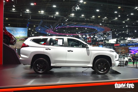 Mitsubishi Pajero Sport 2024 giá quy đổi từ 954 triệu đồng, dễ về Việt Nam đấu Fortuner- Ảnh 3. Kích thước xe giữ nguyên 100%, thiết kế ngoại thất chỉ khác tại mâm (hông) và tản nhiệt (đầu) - Ảnh: LÊ HOÀNG