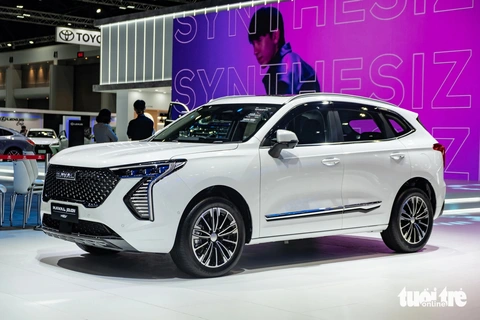 Chi tiết Haval Jolion về Việt Nam tháng 4, giá từ dưới 700 triệu- Ảnh 1. Ở Thái Lan, Haval Jolion hiện chỉ có phiên bản Sport (tiêu chuẩn) và Ultra, giá từ 799.000 - 999.000 baht, tương đương 543 - 680 triệu đồng. Khách hàng mua xe tại triển lãm lần này chỉ phải thanh toán từ 769.000 - 924.000 baht, tức 523 - 628 triệu đồng.