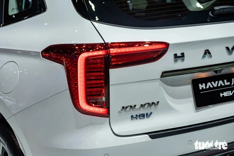 Chi tiết Haval Jolion về Việt Nam tháng 4, giá từ dưới 700 triệu- Ảnh 5. Đèn hậu LED cũng mang hình chữ T với phong cách thiết kế gần giống với một số dòng xe Kia hiện đại gần đây. Phiên bản Ultra còn được trang bị thêm đèn chào mừng.