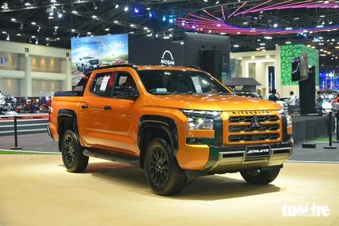 Mitsubishi Triton hoàn toàn mới sắp về Việt Nam, đấu Ranger bằng động cơ ngang Raptor- Ảnh 1. Mitsubishi Triton Athlete 2024 có kích thước và khung gầm mới lớn và chắc chắn hơn so với thế hệ trước. Khoảng sáng gầm xe nâng từ 220mm lên 222mm. Chiều dài cơ sở từ 3.000mm lên 3.130mm, dù vậy vẫn không dài bằng thông số của Ford Ranger, đạt 3.270mm.