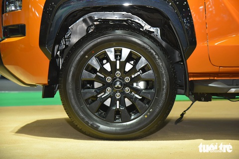 Mitsubishi Triton hoàn toàn mới sắp về Việt Nam, đấu Ranger bằng động cơ ngang Raptor- Ảnh 4. Mitsubishi Triton hoàn toàn mới sắp về Việt Nam, đấu Ranger bằng động cơ ngang Raptor- Ảnh 4.