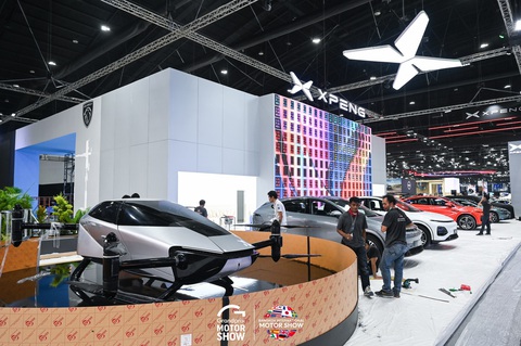 Bangkok Motor Show 2024: Quầy bar VinFast và hàng loạt xe hot dự kiến đến Việt Nam lộ diện- Ảnh 14. Xe bay cũng là một điểm nhấn ở BIMS 2024. Mẫu xe bay Xpeng X2 trong ảnh không chỉ là bản trưng bày mà còn từng được cho cất cánh ngoài đời thực. Xe từng đi qua sông Tương ở Hồ Nam (Trung Quốc) với khoảng cách tầm 1,5km, trong thời gian khoảng 4 phút.