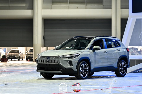 Bangkok Motor Show 2024: Quầy bar VinFast và hàng loạt xe hot dự kiến đến Việt Nam lộ diện- Ảnh 5. Một trong những mẫu xe đáng chú ý nhất của BIMS 2024 với khách Việt là Toyota Corolla Cross 2024. Bản nâng cấp mới này dự kiến ra mắt thị trường Việt Nam vào tháng 4. Theo thông tin từ phía đại lý, trang bị của bản bán tại Việt Nam sẽ tương tự với xe ở Thái Lan.