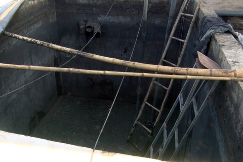 Ba người trong gia đình tử vong do ngạt khí khi xuống hầm biogas cứu nhau- Ảnh 1. Hầm biogas nơi 3 người gặp nạn - Ảnh: MINH ĐĂNG