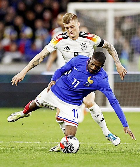 Đẳng cấp Kroos là điều tuyển Đức đang thiếu- Ảnh 1. Kroos (8) là mảnh ghép quan trọng mà tuyển Đức cần tại Euro 2024 - Ảnh: Reuters