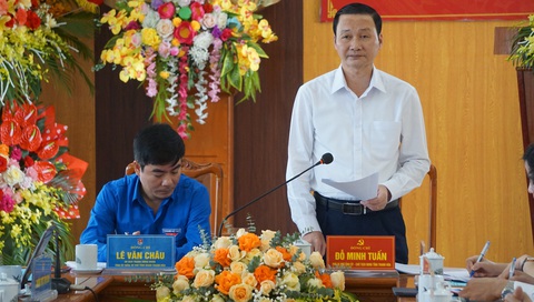 Thiếu cán bộ Đoàn trầm trọng, hoạt động Đoàn ở Thanh Hóa gặp khó khăn- Ảnh 3. Ông Đỗ Minh Tuấn - phó bí thư Tỉnh ủy, chủ tịch UBND tỉnh Thanh Hóa - phát biểu tại buổi làm việc sáng 25-3 - Ảnh: HÀ ĐỒNG