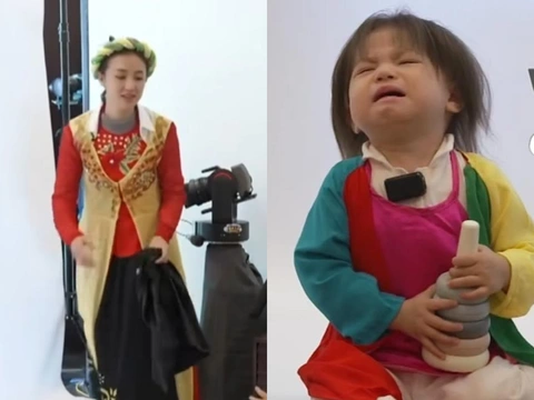 Bé Pam khóc khi thấy hình ảnh khác lạ của mẹ - Ảnh: cắt từ clip Bé Pam khóc khi thấy hình ảnh khác lạ của mẹ - Ảnh: cắt từ clip