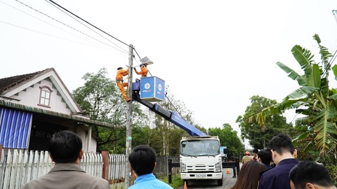 Tuổi trẻ PC Quảng Trị với công trình ‘Ánh sáng đường quê’- Ảnh 2. Công trình “Ánh sáng đường quê” đã mang lại hiệu quả thiết thực đối với cuộc sống của bà con nhân dân thôn Hà Trung, xã Gio Châu, huyện Gio Linh