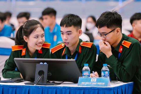 Những cô nàng yêu màu áo xanh, đam mê nghiên cứu khoa học- Ảnh 2. Hoạt động Đoàn mang lại cái nhìn sâu sắc hơn cho nữ sinh gen Z về trách nhiệm với cộng đồng