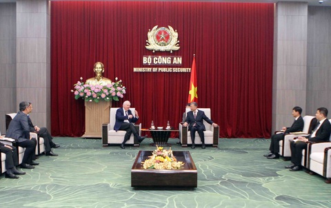 Chiều 25/3/2024, tại Hà Nội, Đại tướng, GS.TS Tô Lâm, Ủy viên Bộ Chính trị, Bộ trưởng Bộ Công an tiếp Giáo sư Thomas J. Vallely, Cố vấn cấp cao của trường Harvard Kennedy, thuộc Đại học Harvard (Hoa Kỳ). Ảnh: Phạm Kiên - TTXVN Đại tướng, GS.TS Tô Lâm - ủy viên Bộ Chính trị, bộ trưởng Bộ Công an - tiếp giáo sư Thomas J. Vallely - cố vấn cấp cao của Trường Harvard Kennedy, thuộc Đại học Harvard - Ảnh: TTXVN