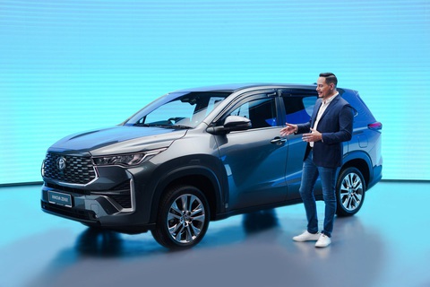 Toyota Innova máy xăng bất ngờ được bổ sung cấu hình cao cấp- Ảnh 1. Toyota Innova đời mới vừa được bổ sung cấu hình trang bị cao cấp cho bản chạy động cơ thường - Ảnh: Paultan