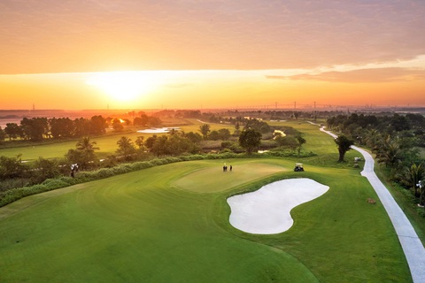 Vinhomes Royal Island hút khách với golf- Ảnh 3. Sân golf đẳng cấp hàng đầu Đông Nam Á tại Thành phố đảo Hoàng gia với phong cách thiết kế đa dạng, mang tới nhiều trải nghiệm khác biệt cho người chơi - Ảnh: Đ.H