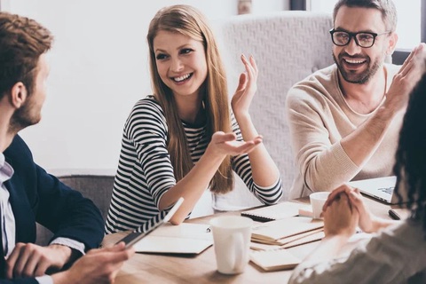 3 câu nói cho thấy bạn có trí tuệ cảm xúc cao- Ảnh 1. Trí tuệ cảm xúc tốt là chất liệu quan trọng trong các cuộc trò chuyện và mối quan hệ - Ảnh: The Black Swan Group