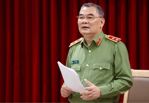 Bắt tạm giam 'Shark' Thủy- Ảnh 4. Trung tướng Tô Ân Xô thông tin về việc khởi tố, bắt tạm giam Shark Thủy - Ảnh: NGUYỄN KHÁNH