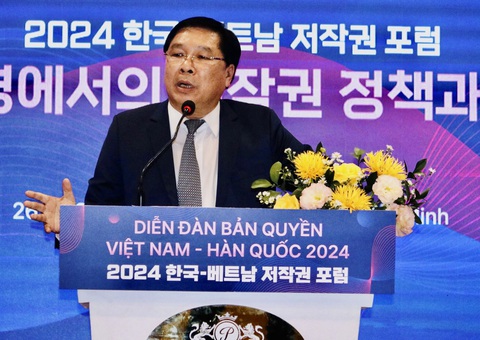 Ông Đinh Trung Cẩn - giám đốc Trung tâm Bảo vệ bản quyền âm nhạc Việt Nam - Ảnh: HỒ LAM Ông Đinh Trung Cẩn - giám đốc Trung tâm Bảo vệ bản quyền âm nhạc Việt Nam - Ảnh: HỒ LAM