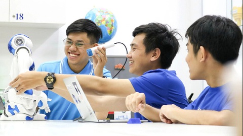 Mỗi bạn trẻ chuyển đổi số chính mình- Ảnh 1. Đào tạo về trí tuệ nhân tạo gắn với chuyển đổi số được sinh viên và các trường quan tâm - Ảnh: Q.L.