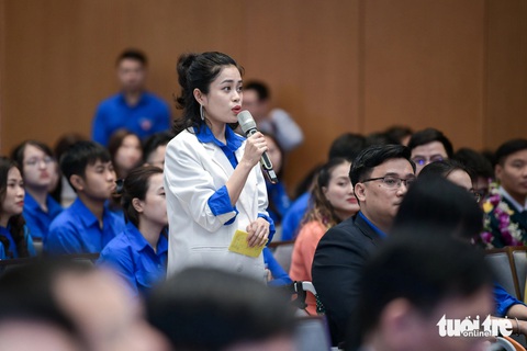 Nghệ sĩ trẻ Hoàng Thị Hồng Ngọc đặt vấn đề về chuyển đổi số trong lĩnh vực văn hóa nghệ thuật - Ảnh: NAM TRẦN Nghệ sĩ trẻ Hoàng Thị Hồng Ngọc đặt vấn đề về chuyển đổi số trong lĩnh vực văn hóa nghệ thuật