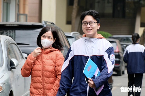 Có nên luyện thi đánh giá năng lực?- Ảnh 1. Thí sinh tham dự kỳ thi đánh giá năng lực đợt đầu tiên năm 2024 của Đại học Quốc gia Hà Nội - Ảnh: NGUYÊN BẢO