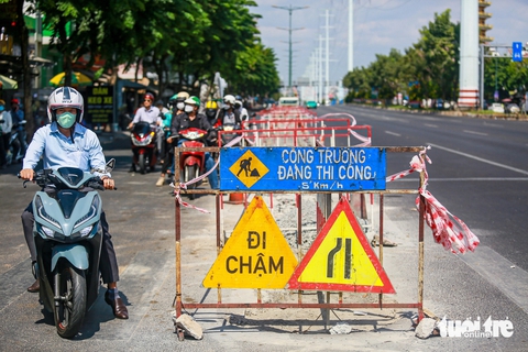 Tháo dỡ vòng xoay 'bất ổn' tại giao lộ Lê Quang Định - Phạm Văn Đồng- Ảnh 5. Dự kiến việc điều chỉnh giao thông, xây dựng lại hạ tầng khu vực nút giao này sẽ hoàn tất trước 31-3 - Ảnh: CHÂU TUẤN