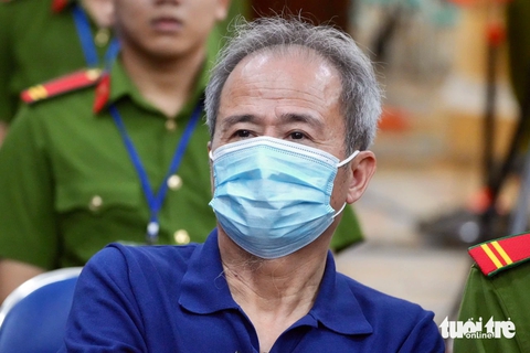 Vạn Thịnh Phát: Cựu phó chánh thanh tra nhận tiền SCB vì nghĩ là quà nghỉ hưu?- Ảnh 1. Luật sư cho rằng ông Nguyễn Văn Hưng nhận quà từ SCB không liên quan đến hành vi sai phạm - Ảnh: HỮU HẠNH