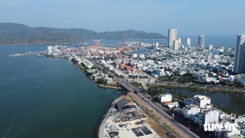 Cửa vào đầm Thị Nại từ biển rất nhỏ và kín - Ảnh: LÂM THIÊN Cửa vào đầm Thị Nại từ biển rất nhỏ và kín - Ảnh: LÂM THIÊN