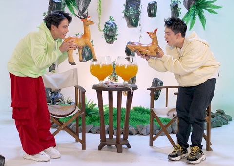 Võ Tấn Phát (trái) và Tuấn Kiệt trong Cafe chỉ là cái cớ - Ảnh: BTC Võ Tấn Phát (trái) và Tuấn Kiệt trong Cafe chỉ là cái cớ - Ảnh: BTC