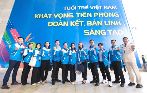Tuổi trẻ chọn lẽ sống, chọn khát vọng cống hiến- Ảnh 3. Các đại biểu chụp ảnh kỷ niệm tại Đại hội Đoàn toàn quốc lần thứ XII năm 2022 - Ảnh: NAM TRẦN