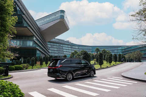 Lexus LM 2024 ra mắt Việt Nam với giá từ 7,29 tỉ đồng- Ảnh 12. Tại thị trường Việt Nam, Lexus LM không có đối thủ trực tiếp. Trong nhóm MPV cỡ lớn ở tầm giá thấp hơn có Mercedes-Benz V-Class (3,099-3,759 tỉ đồng) và Toyota Alphard (4,37-4,475 tỉ đồng).