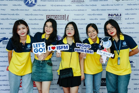 Trường Đại học Tài chính - Marketing: Đa dạng ngành học 'hot'- Ảnh 1. Hình ảnh tư liệu: Sinh viên liên kết quốc tế tham dự Lễ khai giảng năm 2023.