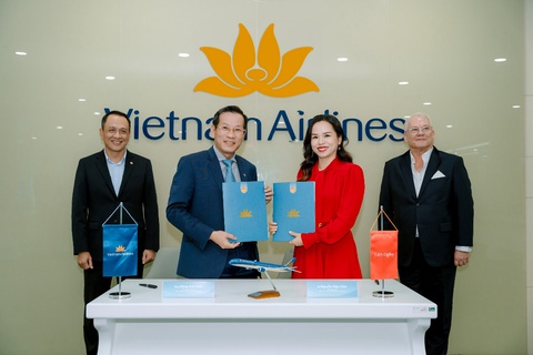 Vietnam Airlines công bố T&A Ogilvy là đối tác truyền thông toàn cầu- Ảnh 1. Ông Lê Hồng Hà - Tổng Giám đốc Vietnam Airlines, ông Đặng Anh Tuấn - Phó Tổng Giám đốc Vietnam Airlines, bà Nguyễn Diệu Cầm - Tổng Giám đốc T&A Ogilvy, ông Soames Hines - Tổng Giám đốc của Ogilvy tại lễ ký kết hợp tác.