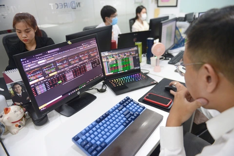 Hệ thống giao dịch của chứng khoán VNDirect bị hacker tấn công: Nhà đầu tư lo lộ thông tin- Ảnh 1. Hệ thống giao dịch của chứng khoán VNDirect trước khi bị tấn công - Ảnh: QUANG ĐỊNH