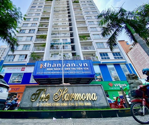 Sớm gỡ vướng thẩm định giá để hàng nghìn căn hộ ở TP.HCM được cấp sổ- Ảnh 1. Chung cư The Harmona là một trong 39 chung cư ở TP.HCM có nhiều căn hộ chưa được cấp sổ hồng vì vướng mắc thẩm định giá để hoàn tất nghĩa vụ tài chính - Ảnh: TIẾN QUỐC