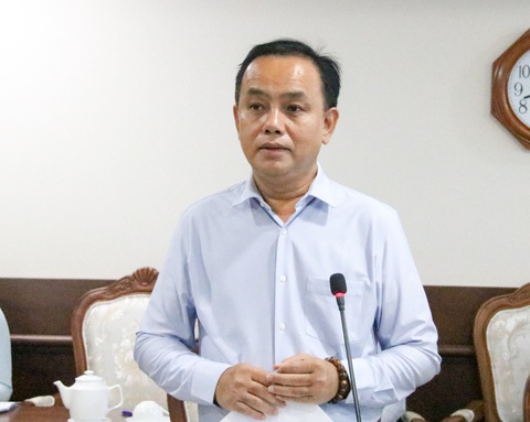 Điều chuyển 9 tỉ đồng vốn đầu tư công, quận Phú Nhuận mất 75 ngày chưa xong- Ảnh 2. Chủ tịch UBND quận Phú Nhuận Nguyễn Đông Tùng phát biểu tại buổi làm việc - Ảnh: T.N.