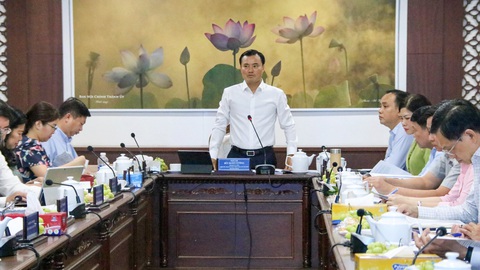 Điều chuyển 9 tỉ đồng vốn đầu tư công, quận Phú Nhuận mất 75 ngày chưa xong- Ảnh 1. Phó chủ tịch UBND TP.HCM Bùi Xuân Cường chủ trì buổi làm việc - Ảnh: T.N.