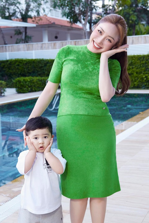 Lý Thuỳ Chang hạng phúc mang thai lần 2, cậu con trai đầu Gia Khang cũng háo hức khi được làm anh Lý Thùy Chang hạng phúc mang thai lần 2, cậu con trai đầu Gia Khang cũng háo hức khi được làm anh