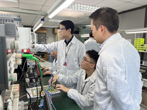 Trung tâm Nghiên cứu thiết bị Vô tuyến băng rộng (thuộc VHT) là 1 trong 10 Ngôi sao Viettel 2023 Trung tâm Nghiên cứu thiết bị Vô tuyến băng rộng (thuộc VHT) là 1 trong 10 Ngôi sao Viettel 2023