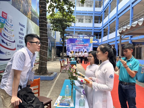 11 đại học Đài Loan đến TP.HCM tuyển sinh, cấp học bổng ngành bán dẫn- Ảnh 1. Đại diện các đại học Đài Loan đến TP.HCM thông tin chương trình học bổng ngành bán dẫn - Ảnh: TRỌNG NHÂN