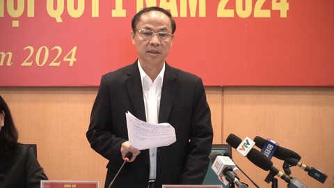 Hà Nội chốt ba môn thi tuyển vào lớp 10- Ảnh 1. Ông Nguyễn Quang Tuấn - phó giám đốc Sở Giáo dục và Đào tạo Hà Nội - trao đổi về kế hoạch tuyển sinh vào lớp 10 năm học 2024-2025 của Hà Nội tại cuộc họp báo ngày 28-3 - Ảnh: PHẠM TUẤN