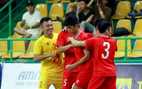 Xem futsal Việt Nam tranh vé đi World Cup trên kênh nào?- Ảnh 1. Các CĐV có thể theo dõi tuyển futsal Việt Nam thi đấu ở Giải futsal châu Á 2024 trên FPT Play - Ảnh: N.K.