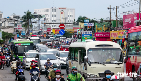 TP.HCM báo cáo kết quả sau hơn 7 tháng triển khai nghị quyết 98- Ảnh 1. Các tuyến đường như quốc lộ 13, quốc lộ 1, quốc lộ 22, cầu đường Bình Tiên... được đề xuất đầu tư mở rộng xây dựng theo hình thức BOT áp dụng theo cơ chế của nghị quyết 98 - Ảnh: CHÂU TUẤN