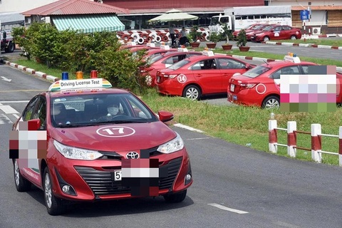 Thực hành lái xe tại một cơ sở đào tạo lái xe ở TP.HCM - Ảnh: QUANG ĐỊNH Nhiều xe tập lái ở một số trường dạy lái xe tại TP.HCM được xác định không đạt chuẩn đăng kiểm - Ảnh minh họa