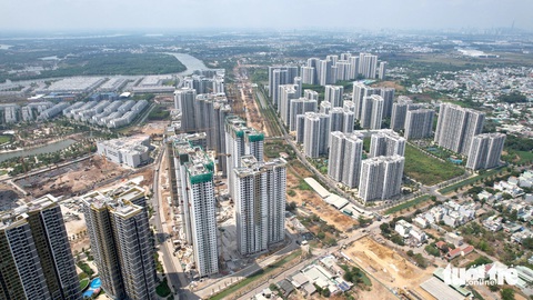 TP.HCM không có dự án bất động sản mới đủ điều kiện huy động vốn trong hai tháng qua- Ảnh 1. Các dự án bất động sản đang phát triển ở TP.HCM - Ảnh: NGỌC HIỂN