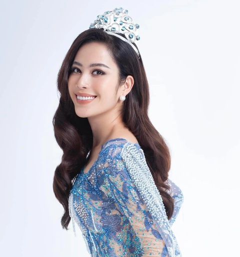 Nam Em đăng quang Hoa khôi Đồng bằng Sông Cửu Long 2015. Gần đây ban tổ chức “nâng cấp” cuộc thi thành Hoa hậu Đồng bằng sông Cửu Long. Nam Em từ hoa khôi trở thành hoa hậu - Ảnh: Facebook nhân vật Nam Em đăng quang Hoa khôi Đồng bằng Sông Cửu Long 2015. Gần đây ban tổ chức “nâng cấp” cuộc thi thành Hoa hậu Đồng bằng sông Cửu Long. Nam Em từ hoa khôi trở thành hoa hậu - Ảnh: Facebook nhân vật