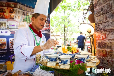 Cơm muối hoàng cung lần đầu có mặt tại lễ hội văn hóa ẩm thực ở TP.HCM- Ảnh 1. Cơm muối hoàng cung lần đầu có mặt tại lễ hội văn hóa ẩm thực ở TP.HCM - Ảnh: PHƯƠNG QUYÊN