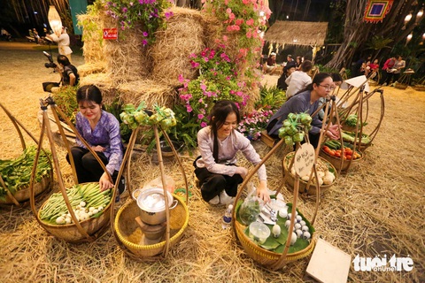 Chợ quê được tái hiện ở lễ hội - Ảnh: PHƯƠNG QUYÊN Chợ quê được tái hiện ở lễ hội - Ảnh: PHƯƠNG QUYÊN